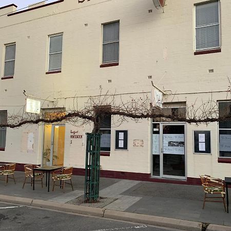 The Barkly Bistro Bar & Accommodation Ararat Buitenkant foto